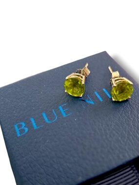 Blue Nile Peridot Round Solitaire Stud Earrings 14kt White Gold